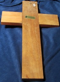 CRUCIFIJO MADERA Y METAL BAJORELIEVE (5)